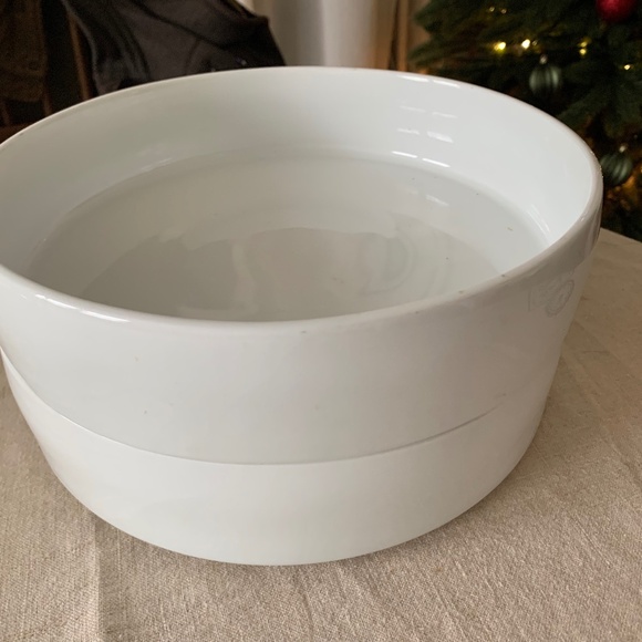 Set of 2 Vertex® White Embossed Rim Large Serving Bowls | Porcelain - Picture 3 of 3